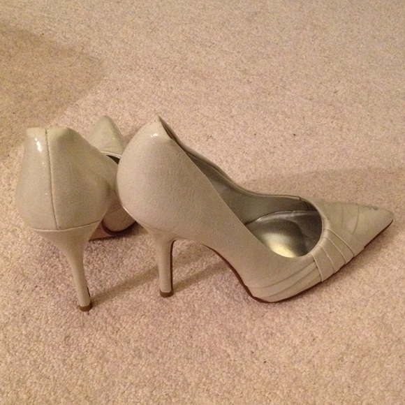Beige/grey heels. Worn once! - Picture 4 of 6